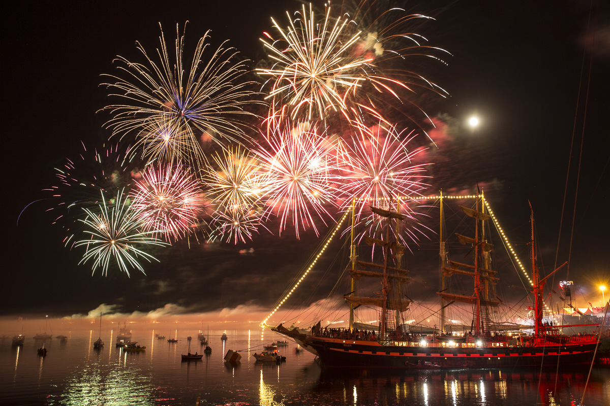 Final du feux d'artifice de cloture des fêtes de brest 2016 Final du feux d'artifice de cloture des fêtes de brest 2016