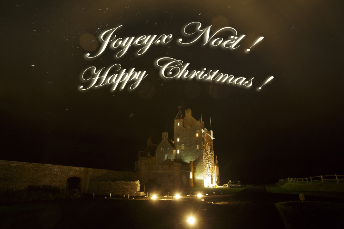 Joyeux Noël Joyeux Noël à tous, profitez bien de cette période de fête pour vous enivrez de merveilleux souvenir en famille ou entre amis. C'est le temps de découvrir ou redécouvrir tantôt les paysages blanchis par l'hiver, tantôt de merveilleux château "transformé" en féérie de lumière ou bien tout simplement de profité de la beauté de la nuit sous les lumières de Noël.
Happy Christmas to all of you