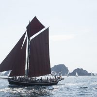 L'Ernestine devant les Tas de Pois